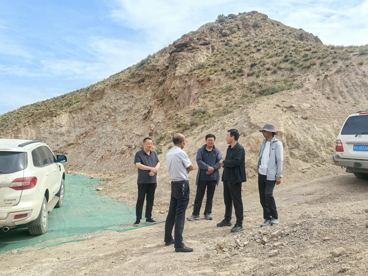 查隱患 筑防線(xiàn) —— 大隊(duì)領(lǐng)導(dǎo)安真昌實(shí)地檢查生態(tài)環(huán)境調(diào)查院項(xiàng)目部外業(yè)安